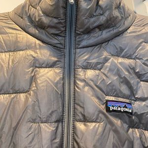 Perfect women’s Micro Puff Patagonia jacket, grey.